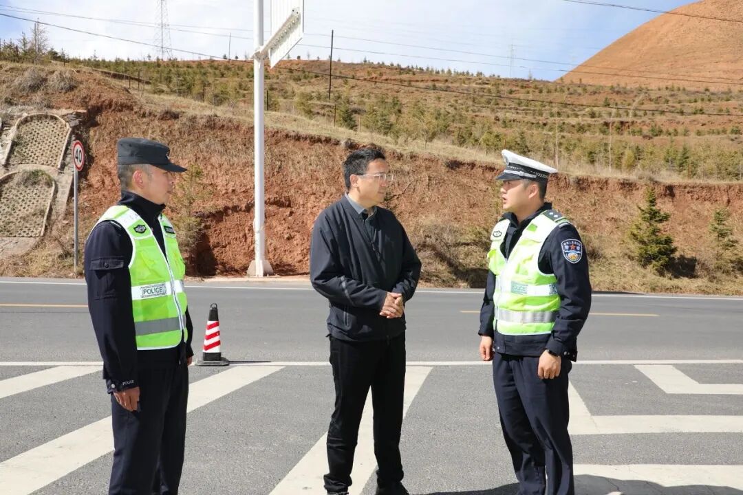 杨振林以“四不两直”方式督查清明假期值班值守等工作