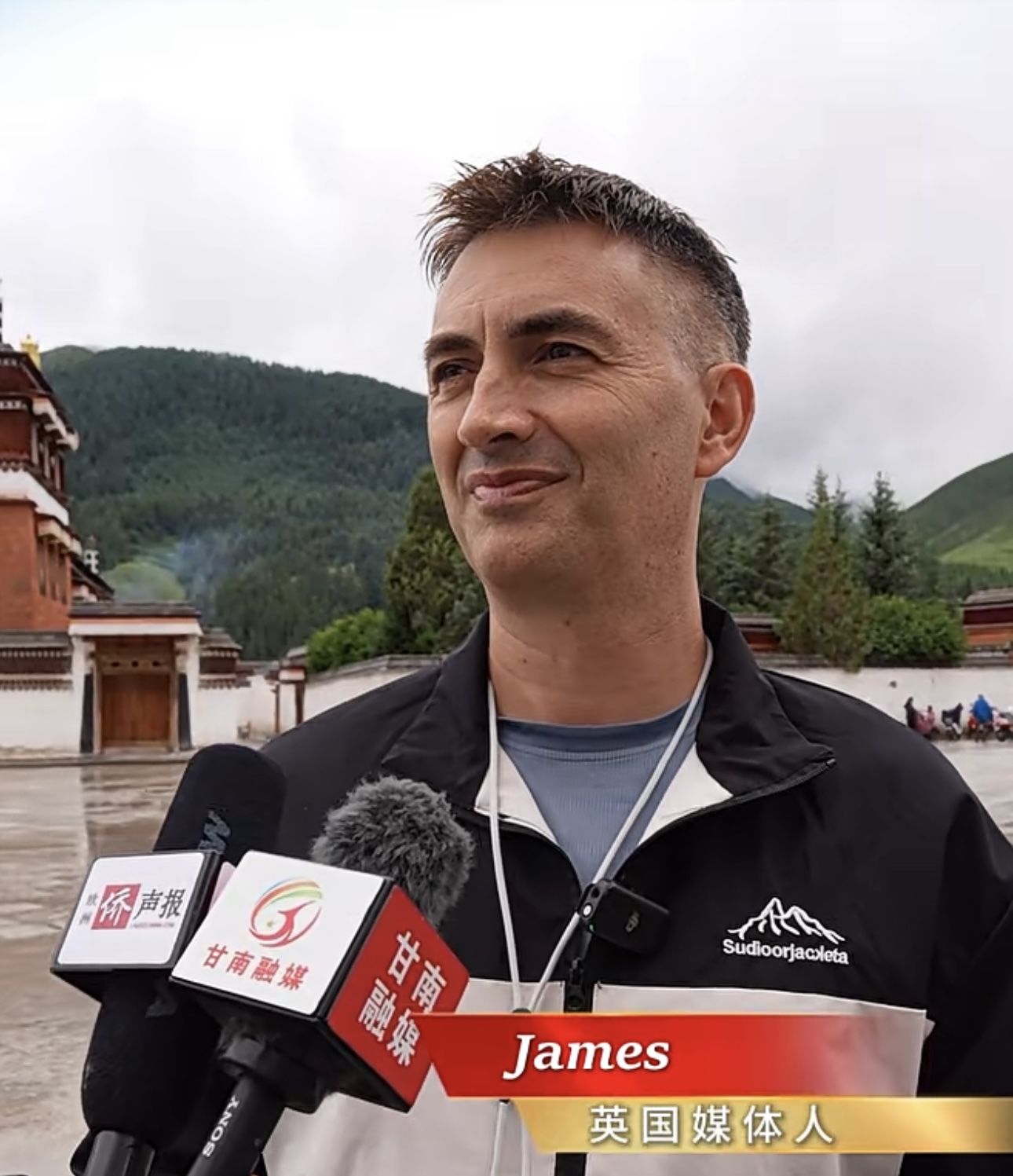 “圣境甘南·心灵之旅”第二届甘南之旅全球媒体发布系列活动丨听听国际友人怎么说 James（英国）：“藏式建筑艺术风格让我印象深刻”